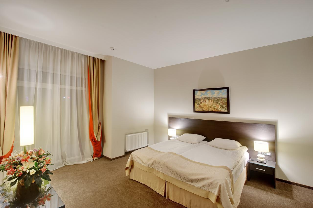 מלון Optima Collection Troitska 4*